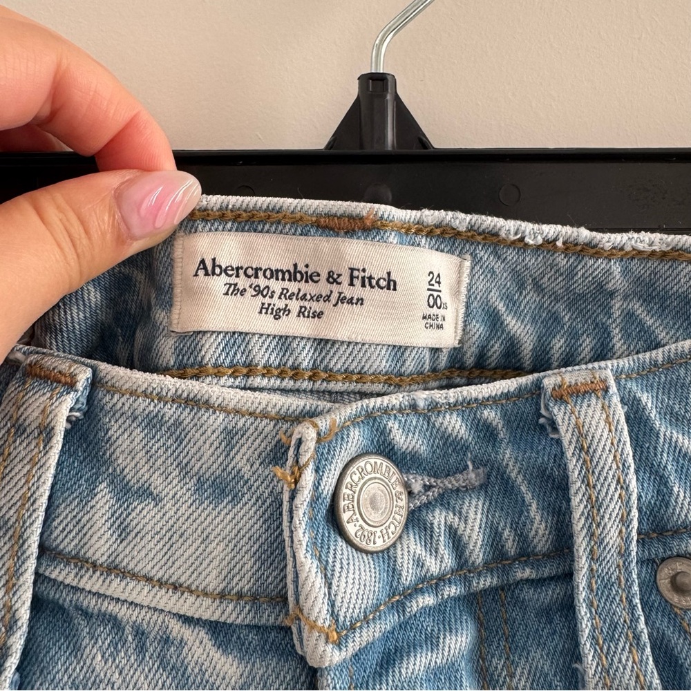 Abercrombie & Fitch 90’s Relaxed Jeans - Picture 3 of 3